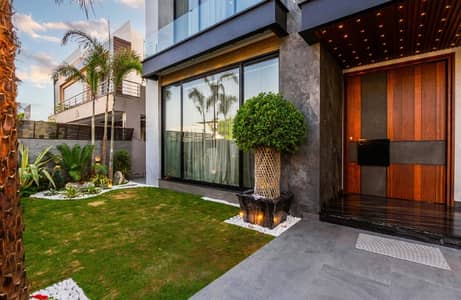 Fully Basement And Pool 1 Kanal Furnished House on RENT