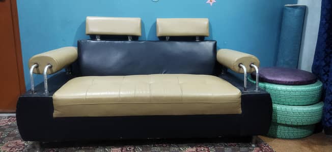 7 Seaters Sofa Set behtreen condition may