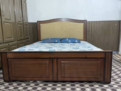 Bed with Dressing Table and Mirror
