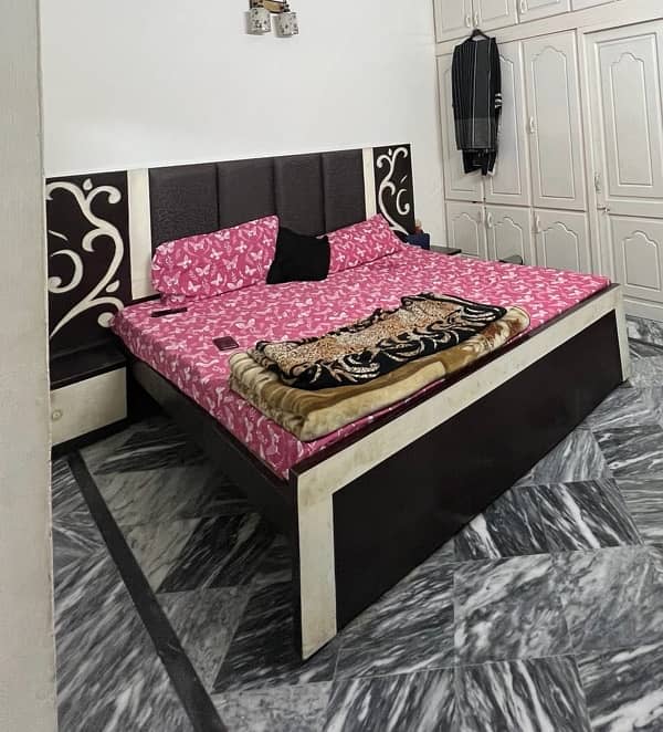 Complete Bed Set - Two Side tables 0