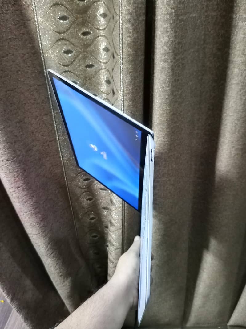 Microsoft Surface Laptop 2 5