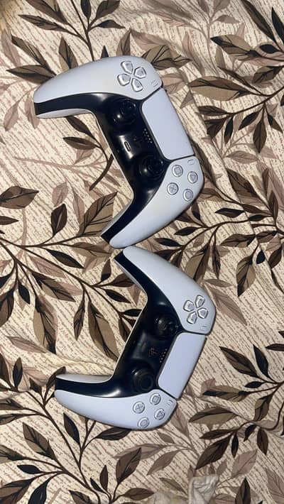 PS5 original  2 controllers