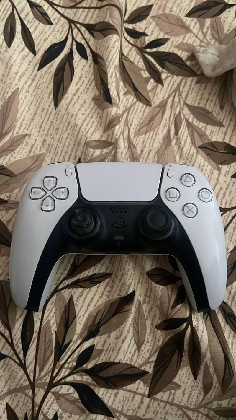 PS5 original  2 controllers 3