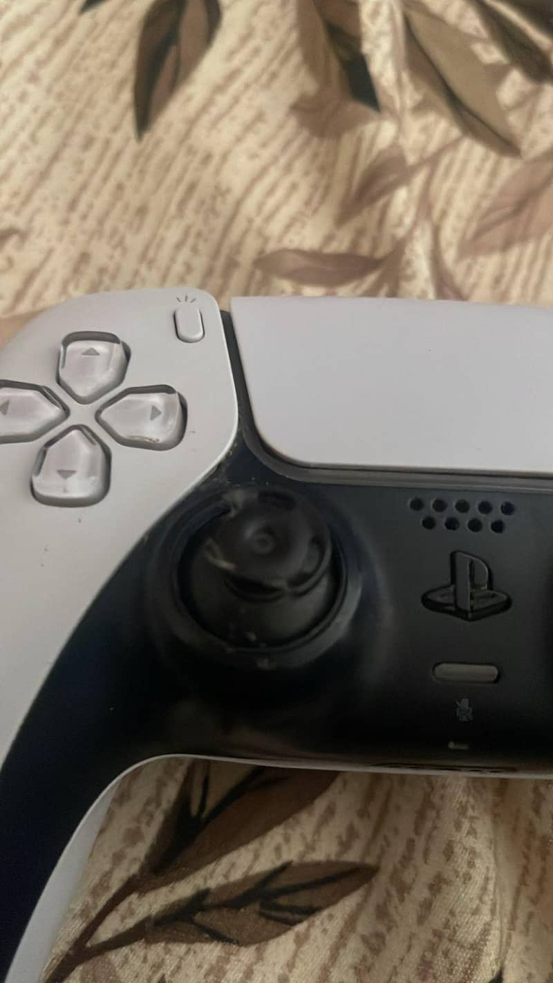 PS5 original  2 controllers 4