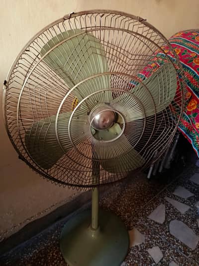 selling pedestal fan