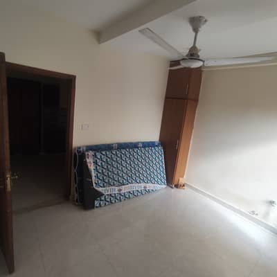 1 Bed unfurnished Apartment available for monthly rent in Islamabad E11 2