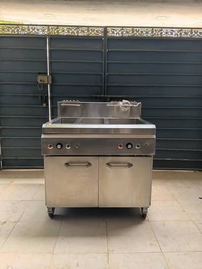 Commercial Deep Fryer.