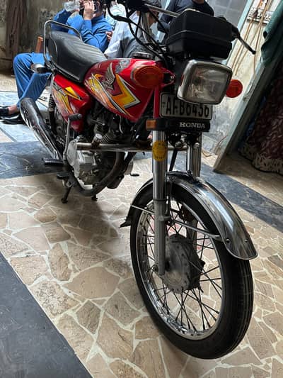 I am sall honda cg 125 2021 model all ok bike complete documents  2021