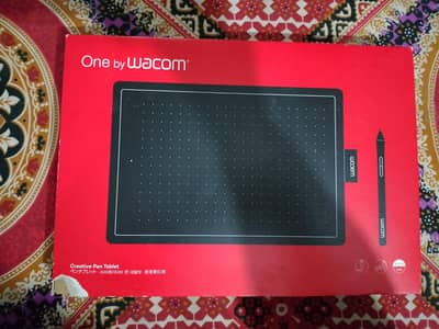 One by Wacom (CTL-472) drawing tablets