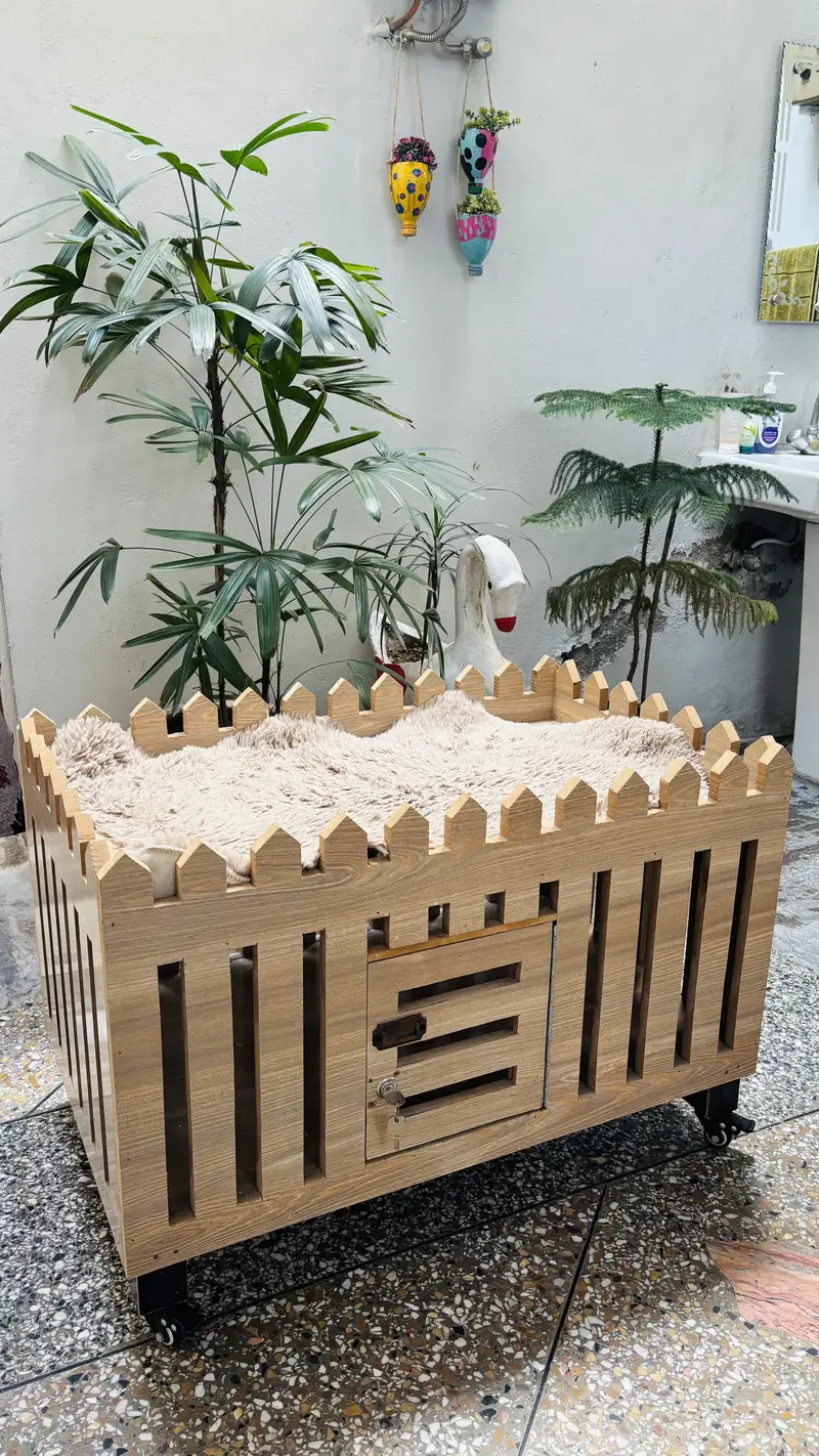 Wooden Luxury Pet House — photo 2