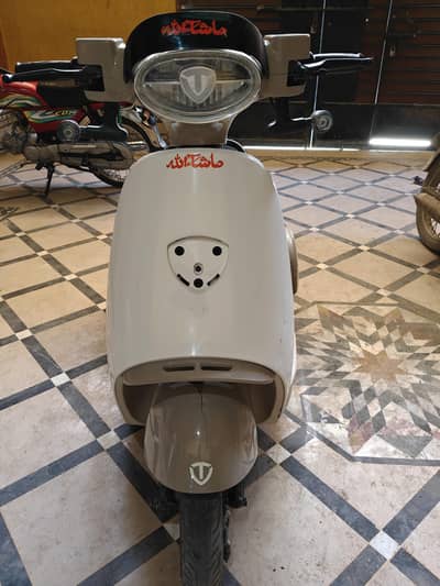 hi speed three wheel scooty