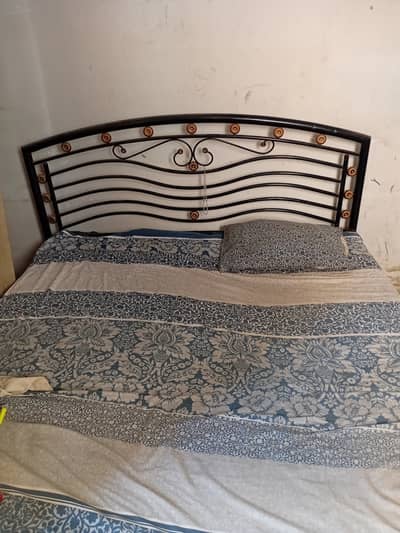 Double bed for sale in emergency