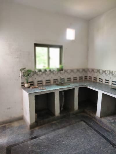 MIAN ESTATE OFFERS 4 MARLA FIRST FLOOR OFFICE SPACE FOR RENT (60' ROAD)