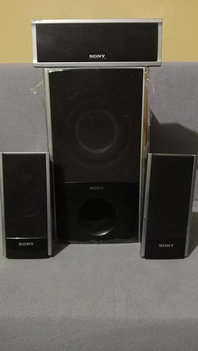 3 home theater speakers 1 basser