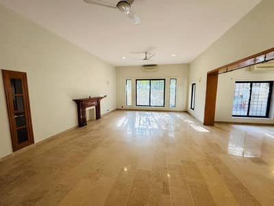 G-6/3 1633 square yead Single Story House 5 Bedrooms with Attached Bathroom Drawing Dining Lounge Kitchen Front Garden Back Swimming Pool 03 kanal house Fully renovated