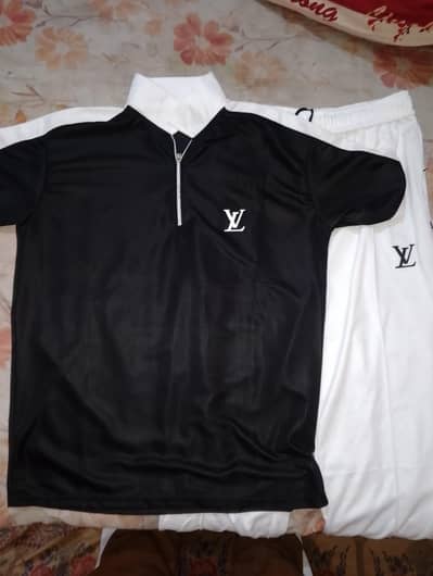 White Baggy Trousers + Black Zipper T-Shirt (XL) – Stylish Outfit