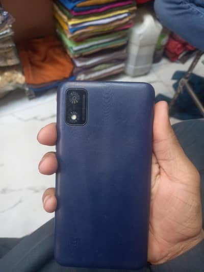 itel mobile ha 10 by 9 condition ha 1 16 ram ha battery Achi chalty ha