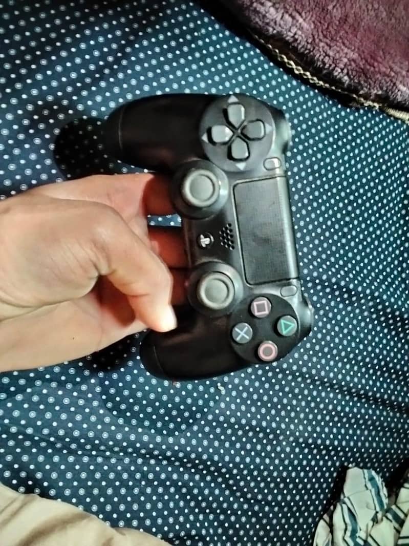 ps 4 gaming controller 1