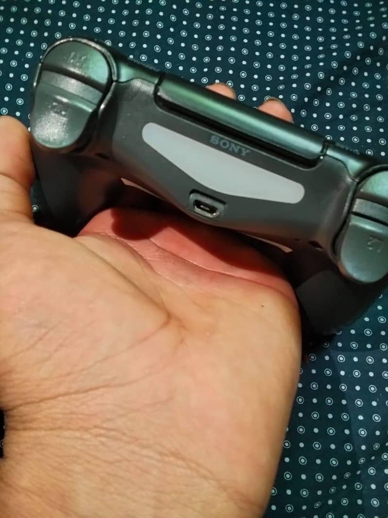 ps 4 gaming controller 2