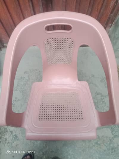 plastic chairs ( chief )  10/10