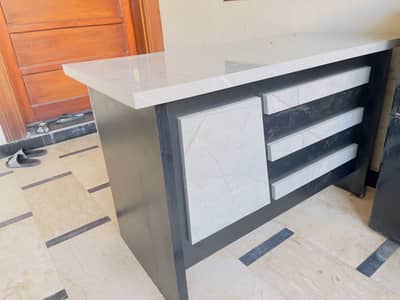 Office table For Sale