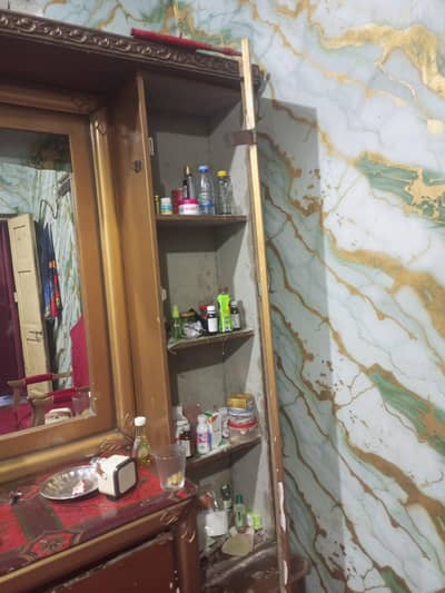 “Dressing Table for Sale – Good Condition, Slight Drawer Issue”