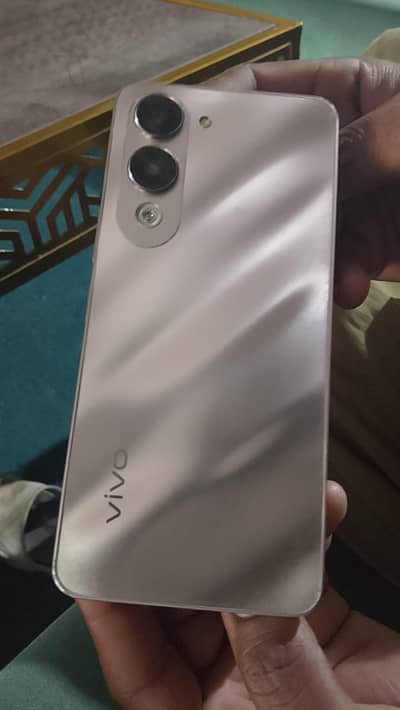 box nhi ha but box ki warranty 1 month se pehlay mil jay ga