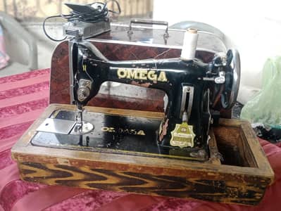 Omega Sewing Machine with Motor & Hard case.