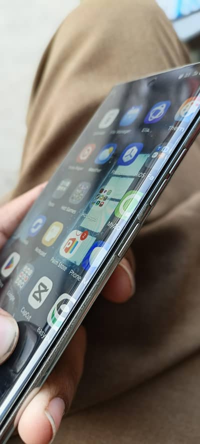 Tecno Camon 40 pro  8+8 (256)