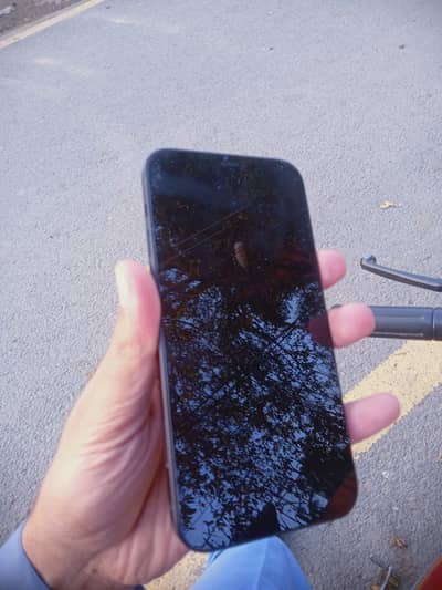 I phone 12 SIM time bi hai