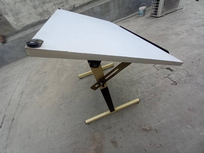 DRAFTING TABLE FOR ARCHITECTS 1