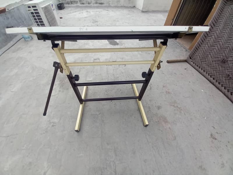 DRAFTING TABLE FOR ARCHITECTS 2