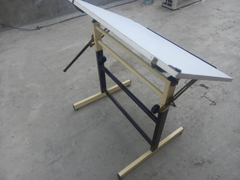 DRAFTING TABLE FOR ARCHITECTS 3