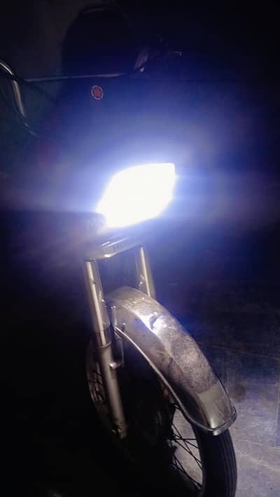 bike lights flashing on hi lo ok paisa zaurat ha