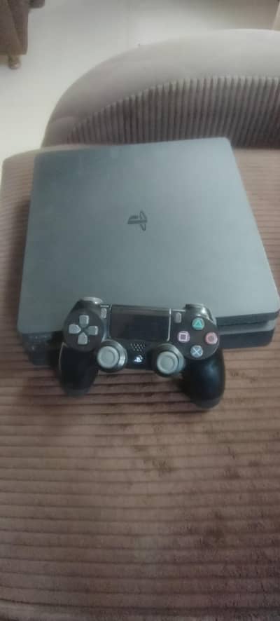 Playstation 4 slim