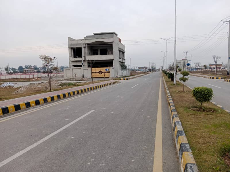 8 MARLA PLOT AVAILBLE 0