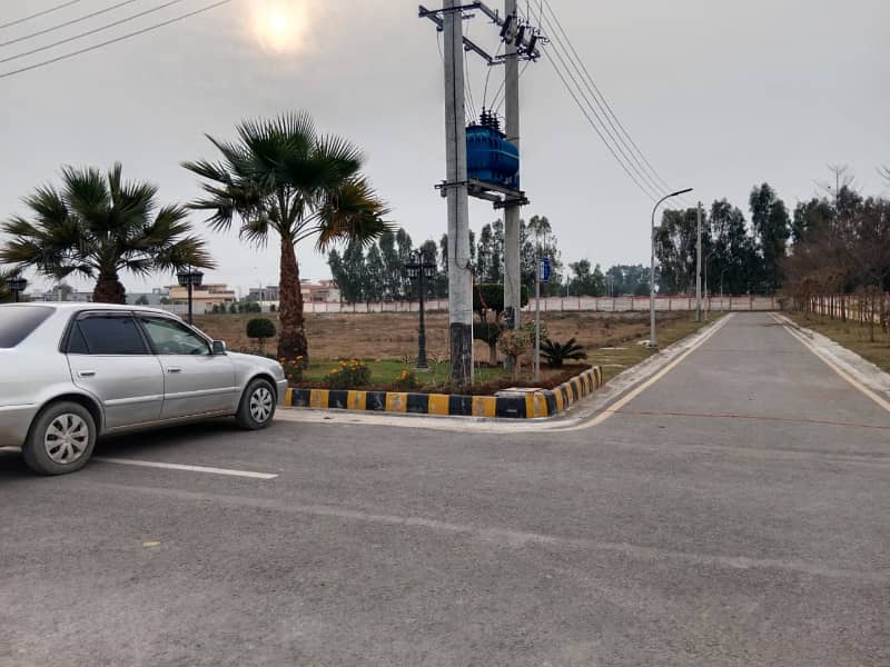 8 MARLA PLOT AVAILBLE 12