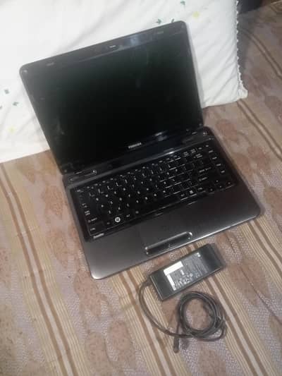 Toshiba Satellite L645 i3 4gb / 250gb HHD Laptop for Sale Not hp dell