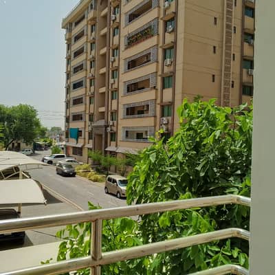 12 MARLA 4 BEDROOM APARTMENT AVAILABLE FOR RENT