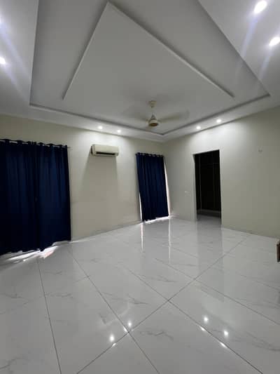 1 Kanal Upper Portion Available For Rent