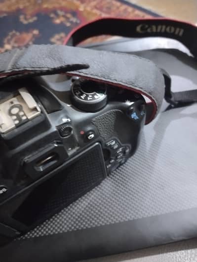 Canon 750d used camera. Single hand used