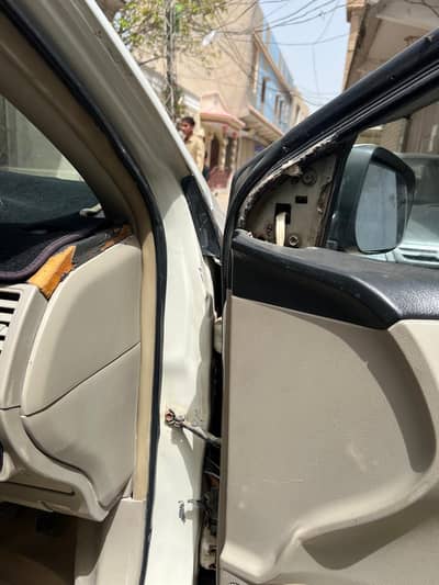 white 2011 model XLi Toyota corola