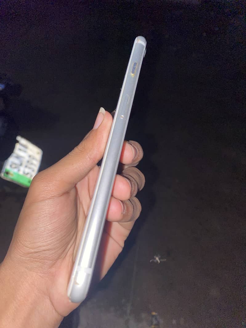 Apple iPhone 8 Plus 3
