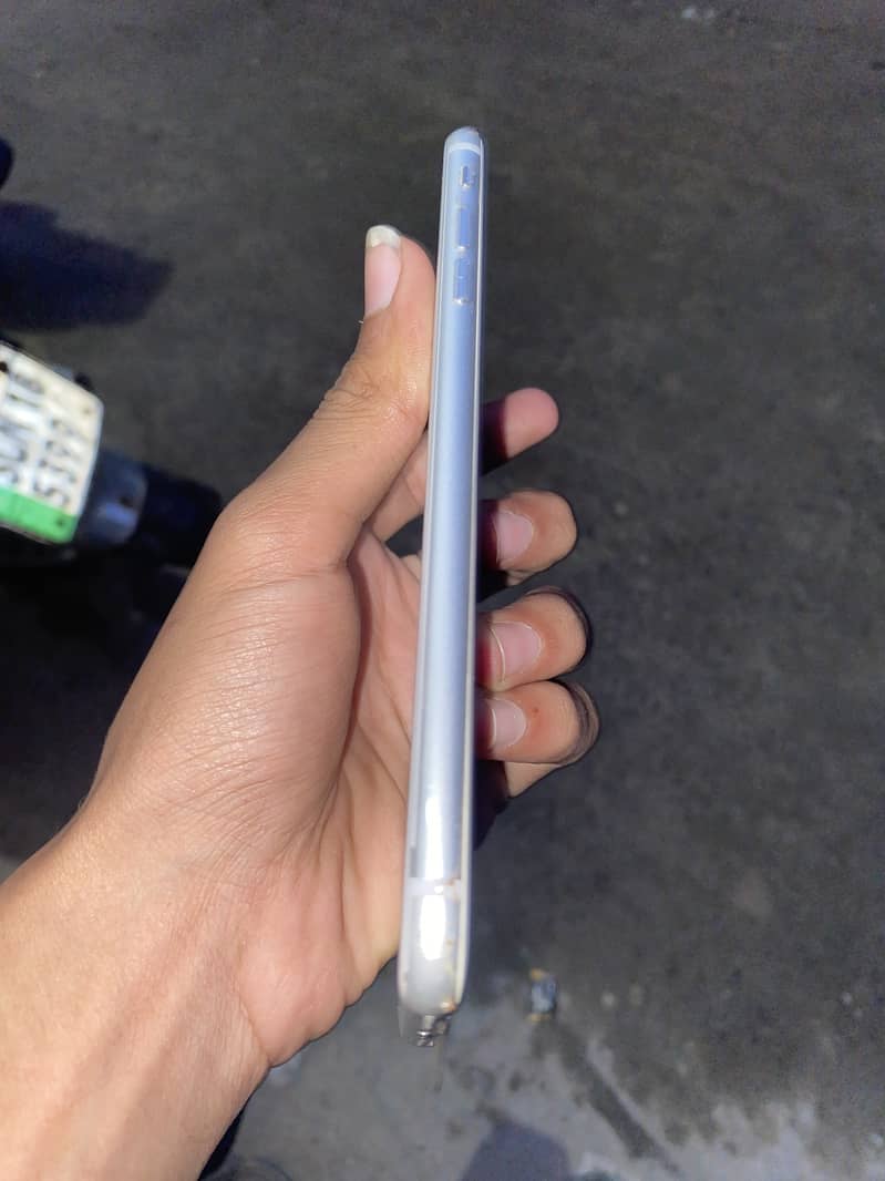 Apple iPhone 8 Plus 4