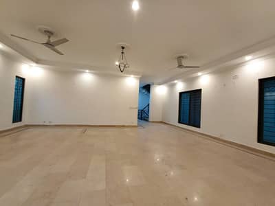 Spacious 2 Kanal Luxury House for Rent in Gulberg Lahore