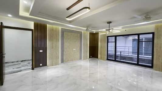 15 Marla House Available In E-11 For Rent