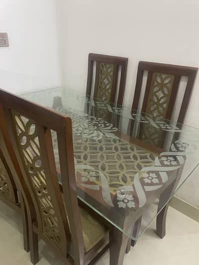 6 seater dinning table available