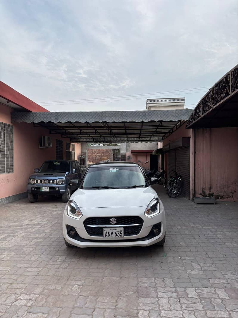 Suzuki swift 2023 model total driven | 81000 - km | 1