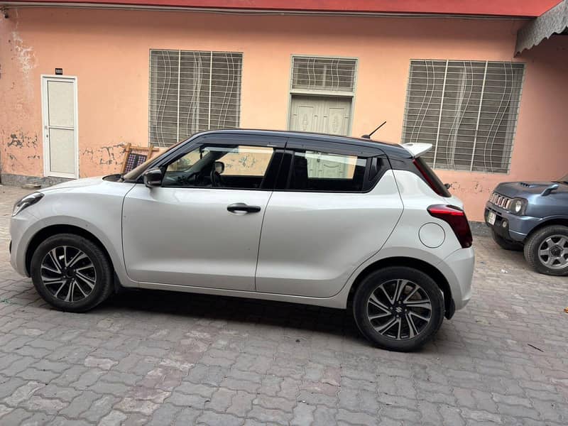 Suzuki swift 2023 model total driven | 81000 - km | 5