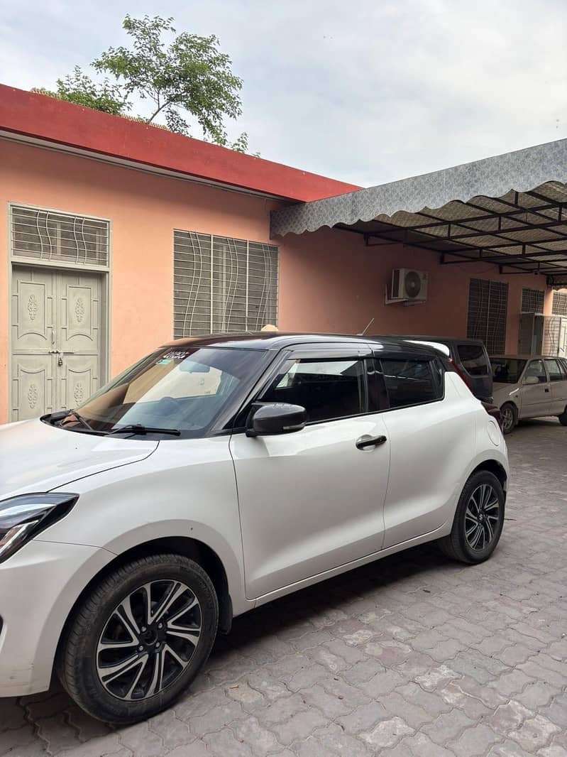 Suzuki swift 2023 model total driven | 81000 - km | 6